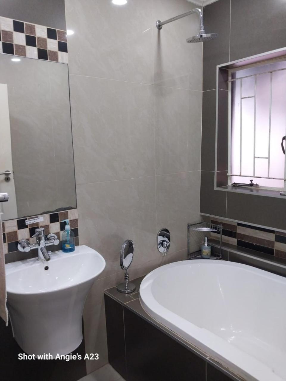 The Giraffe Room At Frederick'S Place Pretoria-Noord Esterno foto